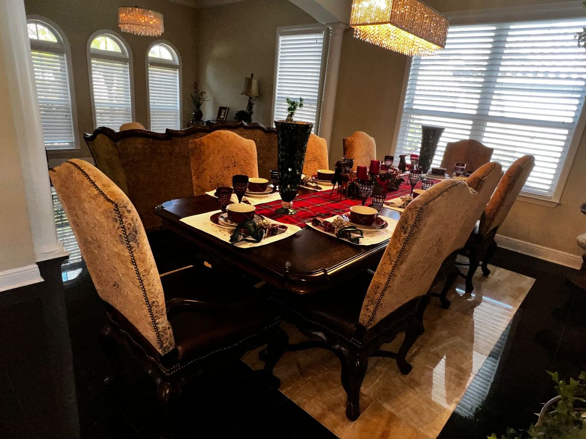 Staring price was 3,000. Now asking $1,500 for this beautiful Thomasville Dining Set. 