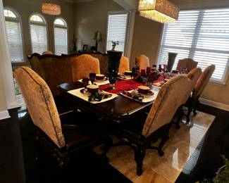 Staring price was 3,000. Now asking $1,500 for this beautiful Thomasville Dining Set. 