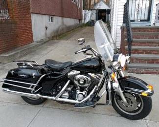 1999 ROAD KING POLICE 26,600 MILES LOUDSPEAKER, SIREN,  POLICE STROBE-POLE & RED & BLUE AUXILIARY LIGHTS W/SPECIAL WIRING HARNESS.  SISY-BAR, LUGGAGE&BIKE COVER. 2 KEYS, OWNER'S MANUAL & MORE!