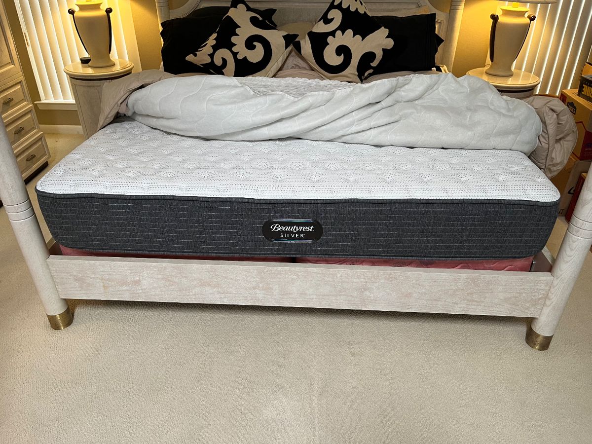 CARDON ESTATE SALE Groovy 80's brand name... starts on 4/3/2024