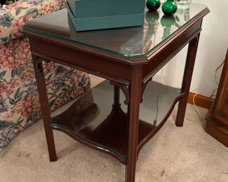 Elegant mahogany side table