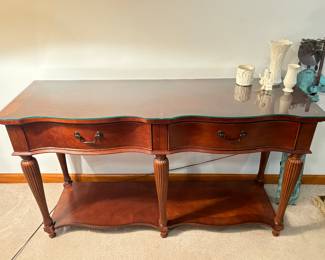 Stunning new condition accent table