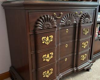 Vintage block front mahogany Georgian chest of drawers