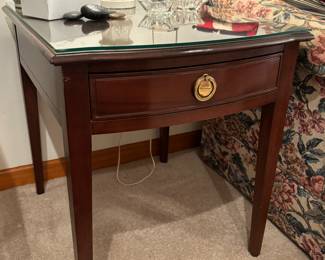 Gorgeous mahogany Side table