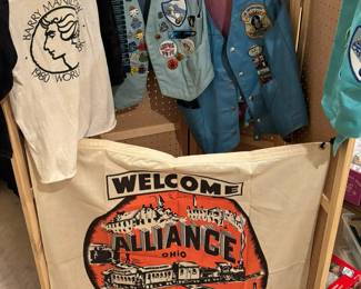 Antique Alliance Ohio 1850-1950 flag, Barry Manilow shirt
