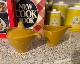 Mid century cream / sugar set