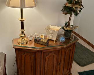 Mid century modern hall or accent cabinet in like new condition