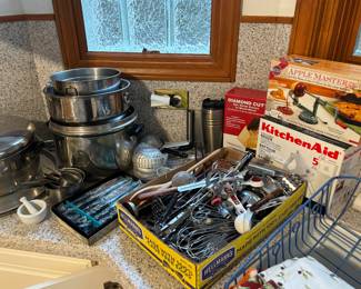 Kitchen utensils Kitchen Aid hand mixer, pots/pans