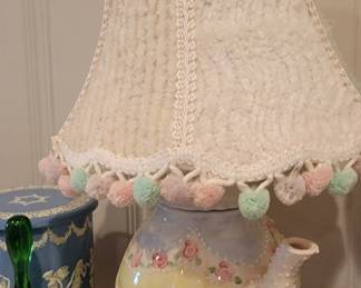 Teapot lamp with chenille lamp shade