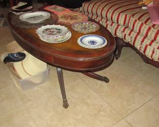 MARK coffee table and plates 