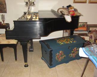 MARK piano and box view 