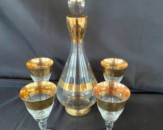 Gold rimmed & etched decanter & 4 cordials 
