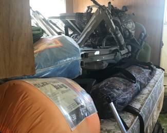 Hunting tree stand
Pop up Tent deer blind 