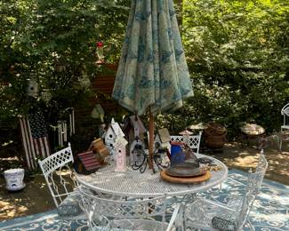 Woodard patio set, indoor / outdoor rug, outdoor decor 