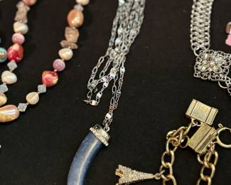 Vintage horn pendant necklace 