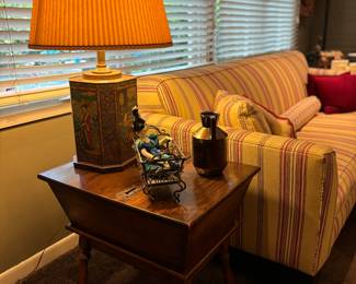 Lovely side table with flip up lid for storage 