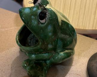 Mid century frog scrubber or soap holder 