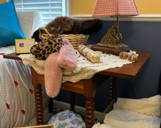 Antique oak spiral leg table