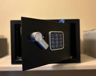 Electronic and Keyed safe