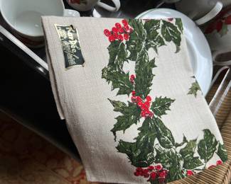 Kay Dee Linen Towel - Holly/Christmas