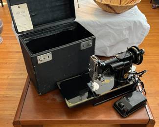 a very nice Singer Featherweight sewing machine
