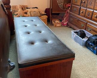 Lane Cedar Chest / bench