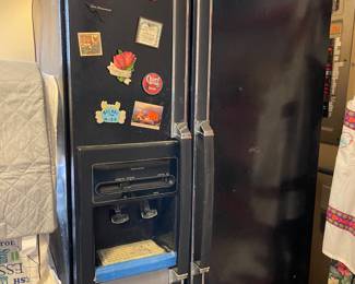 Black side by side refrigerator 