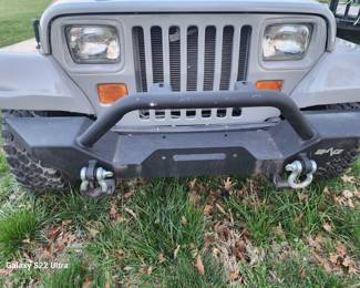 1995 Jeep with small block Chevy motor, has moderate build. Double pumper Edelbrock high rise manifold