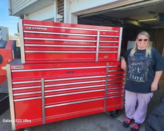 US General Pro 72-inch 18 drawer rolling tool chest with 56-inch double bank top chest