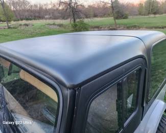 1995 Jeep with small block Chevy motor, has moderate build. Double pumper Edelbrock high rise manifold