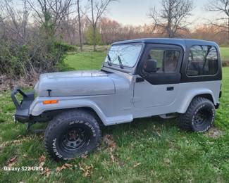 1995 Jeep with small block Chevy motor, has moderate build. Double pumper Edelbrock high rise manifold