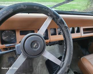 1995 Jeep with small block Chevy motor, has moderate build. Double pumper Edelbrock high rise manifold