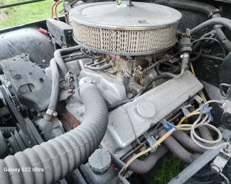 1995 Jeep with small block Chevy motor, has moderate build. Double pumper Edelbrock high rise manifold