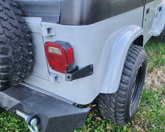 1995 Jeep with small block Chevy motor, has moderate build. Double pumper Edelbrock high rise manifold