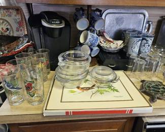 Bird glasses and retro placemats 