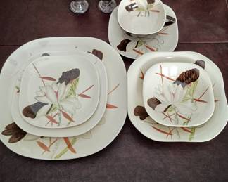 Redwing dishware
Lotus flower