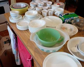 Corelle ware
Fireking
Pyrex