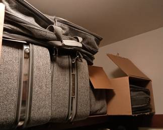 Quality vintage luggage 
Samsonite 