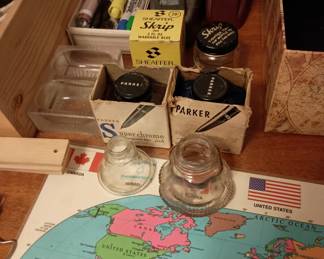 Office supplies
The desk is full of supplies 