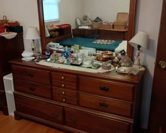Quality furniture
Dresser with Mirror 