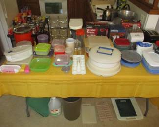 tupperware and kitchen items