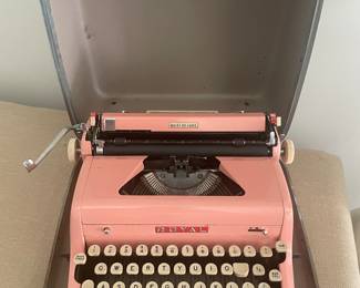 Vintage 1950's PINK Royal Quiet Deluxe Typewriter w/ Original Case