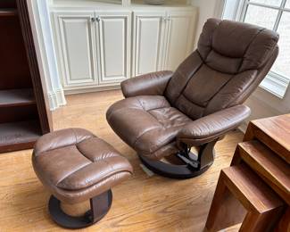 Recliner and ottoman similar to a Stressless