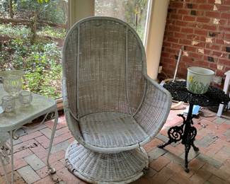 1970s Vintage Egg Shaped Wicker Rattan Chair