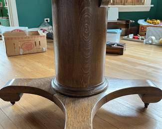 Late 19th century oak pedestal dining table with two leaves, goes from round to oval, solid wood