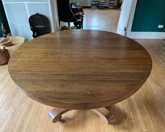 Late 19th century oak pedestal dining table with two leaves, goes from round to oval, solid wood