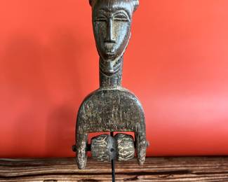 Carved wooden headle pulley from Bali, 20th century