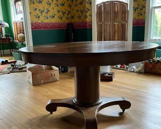 Late 19th century oak pedestal dining table with two leaves, goes from round to oval, solid wood