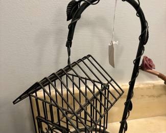 Love this handing bird house