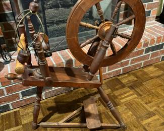 Traditional Spinning Wheel 